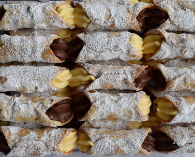 Traditional Vanilla & Chocolate Cannoli